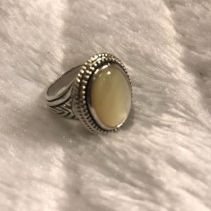 🎉HOST PICK🎉 Silver Tone Mother of Pearl Ring